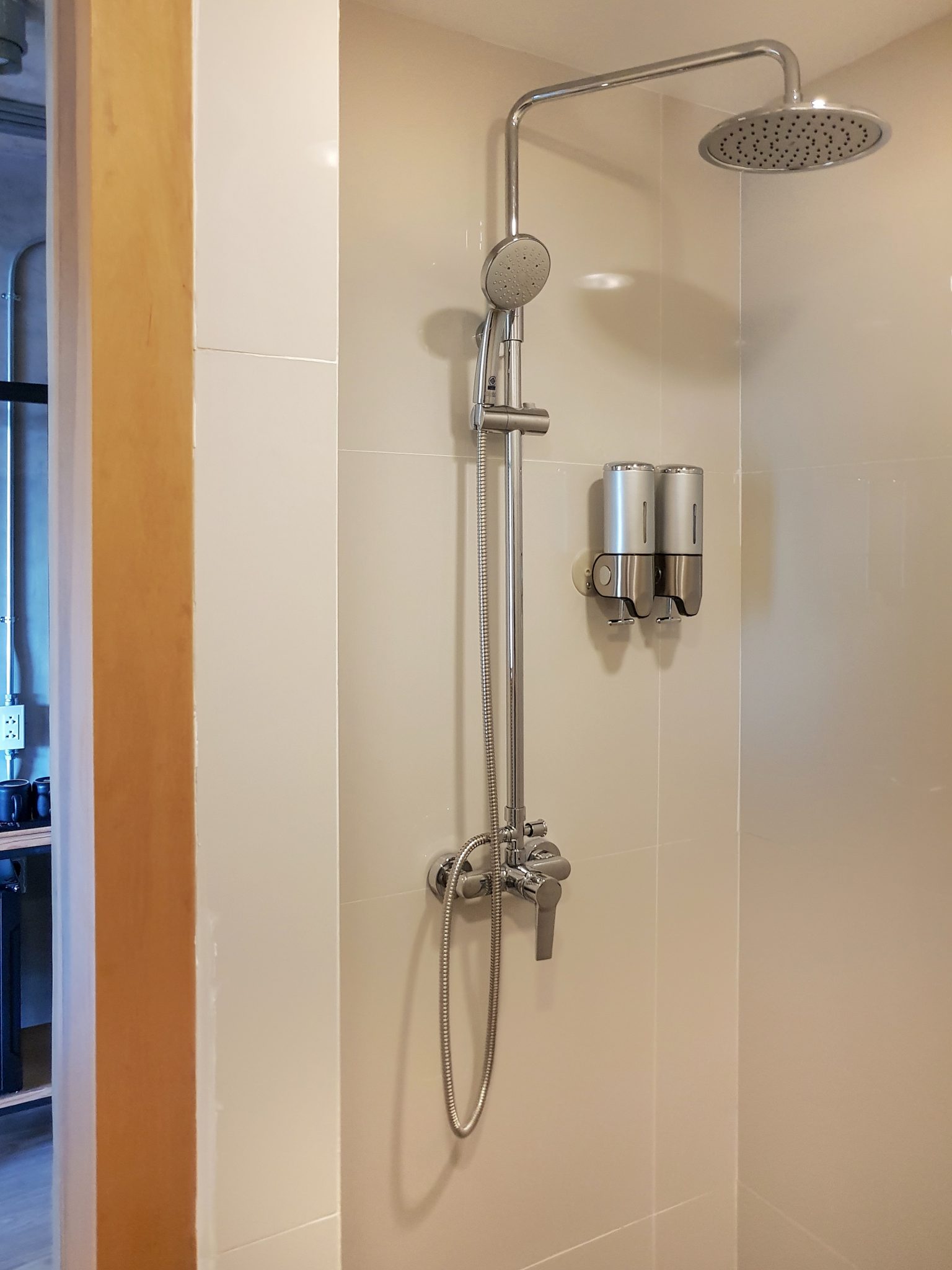 deluxeshowerEcoLoft Hotel